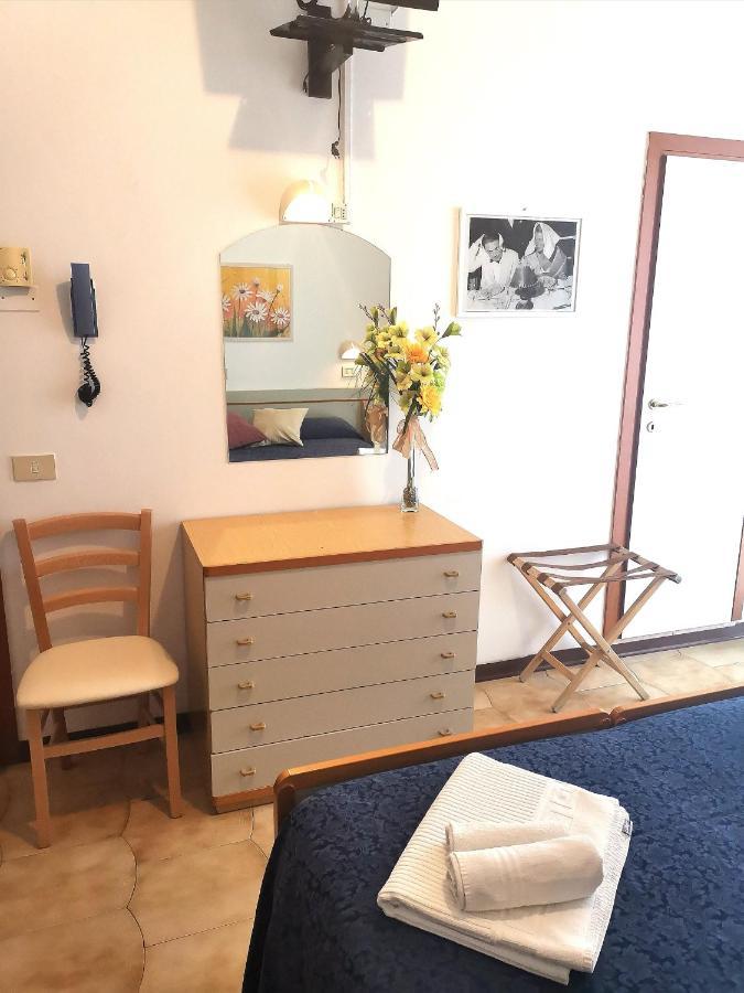 Hotel Alcazar Rimini Ngoại thất bức ảnh