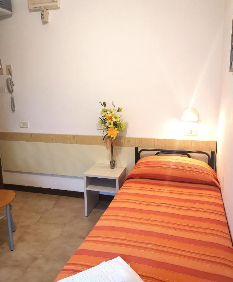 Hotel Alcazar Rimini Ngoại thất bức ảnh