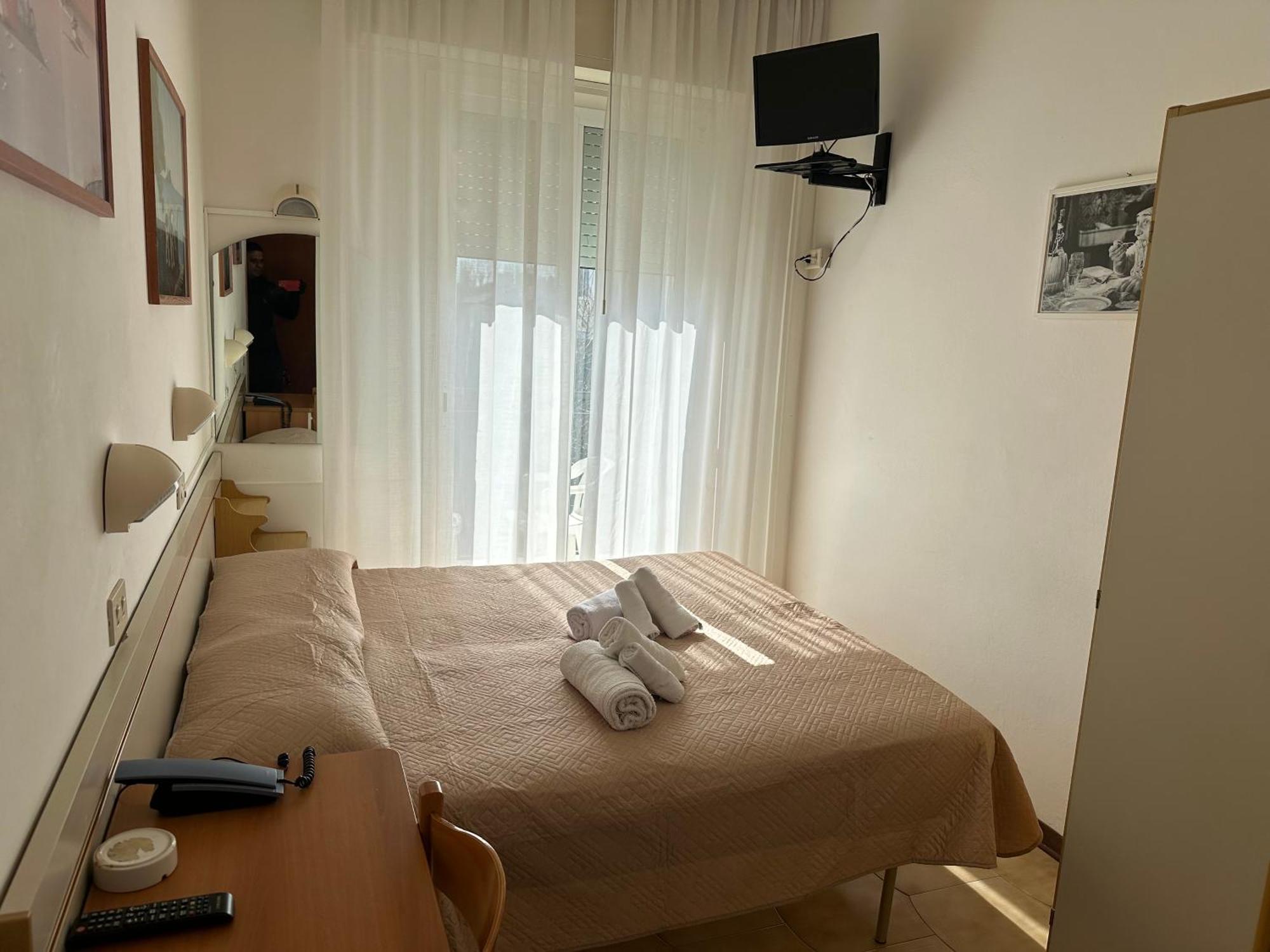 Hotel Alcazar Rimini Ngoại thất bức ảnh